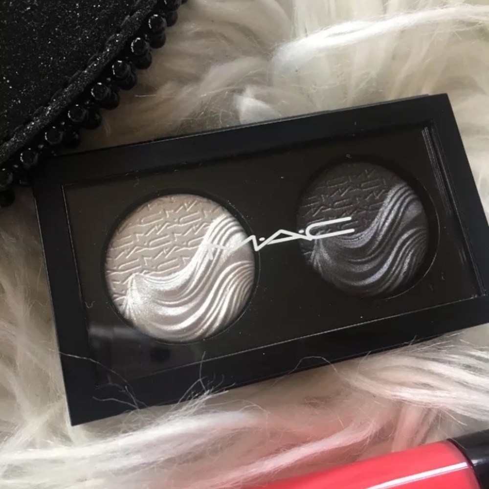 MAC Cosmetics Bundle 6 pcs Bag Lipglass Blush etc - Picture 2 of 8